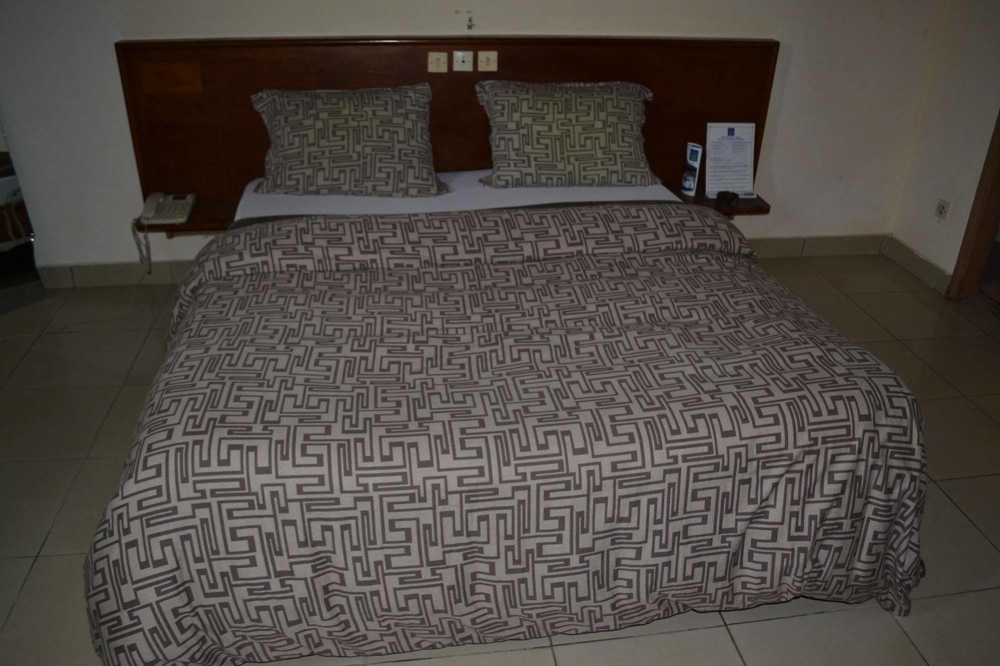 Hotel Lumiere Akwa Douala Buitenkant foto